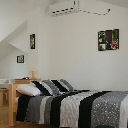 Villa Trio Srima Exteriör bild