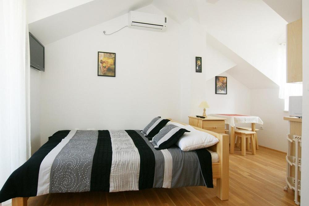 Villa Trio Srima Exteriör bild