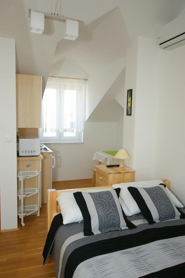 Villa Trio Srima Exteriör bild