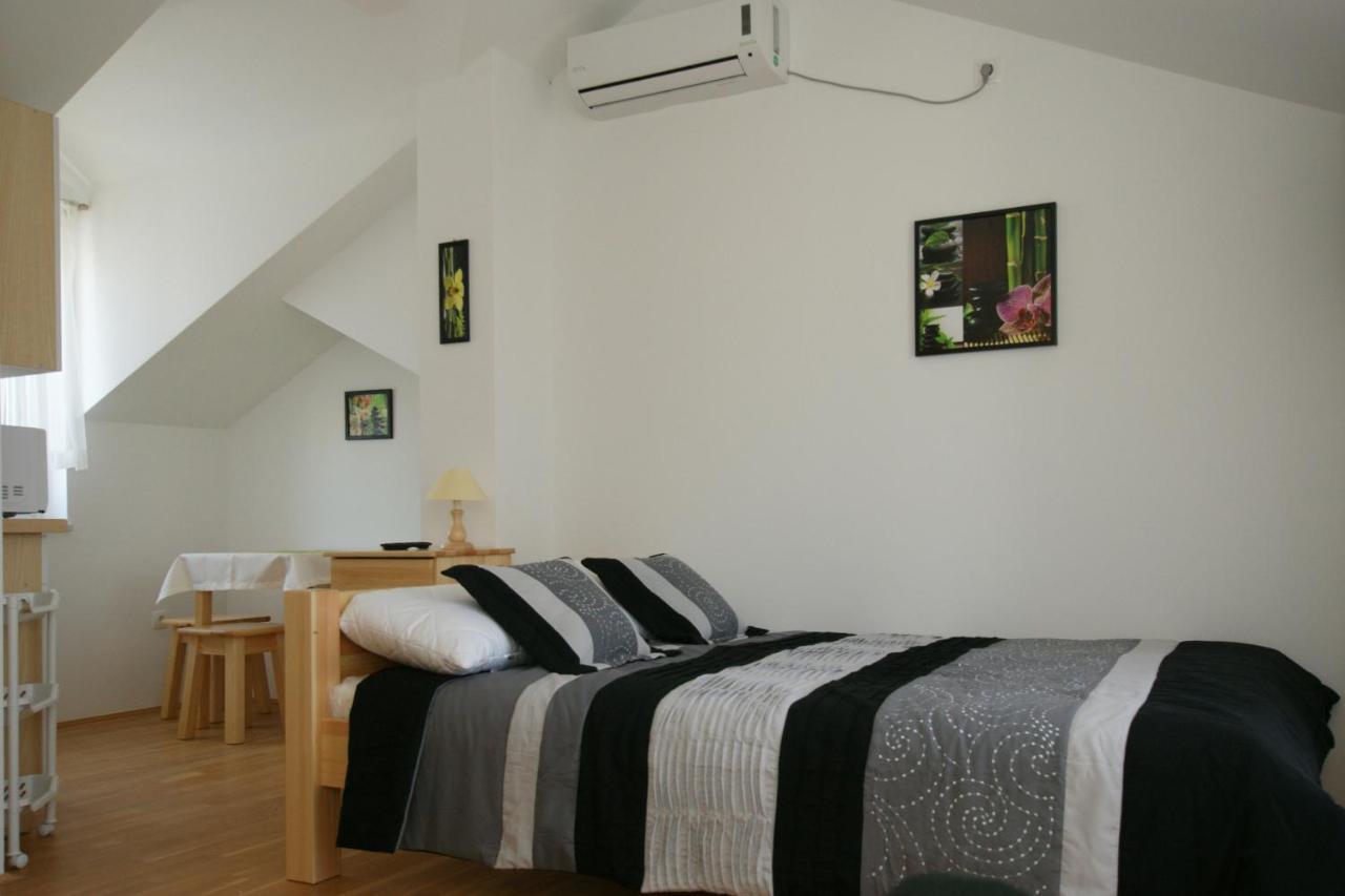 Villa Trio Srima Exteriör bild